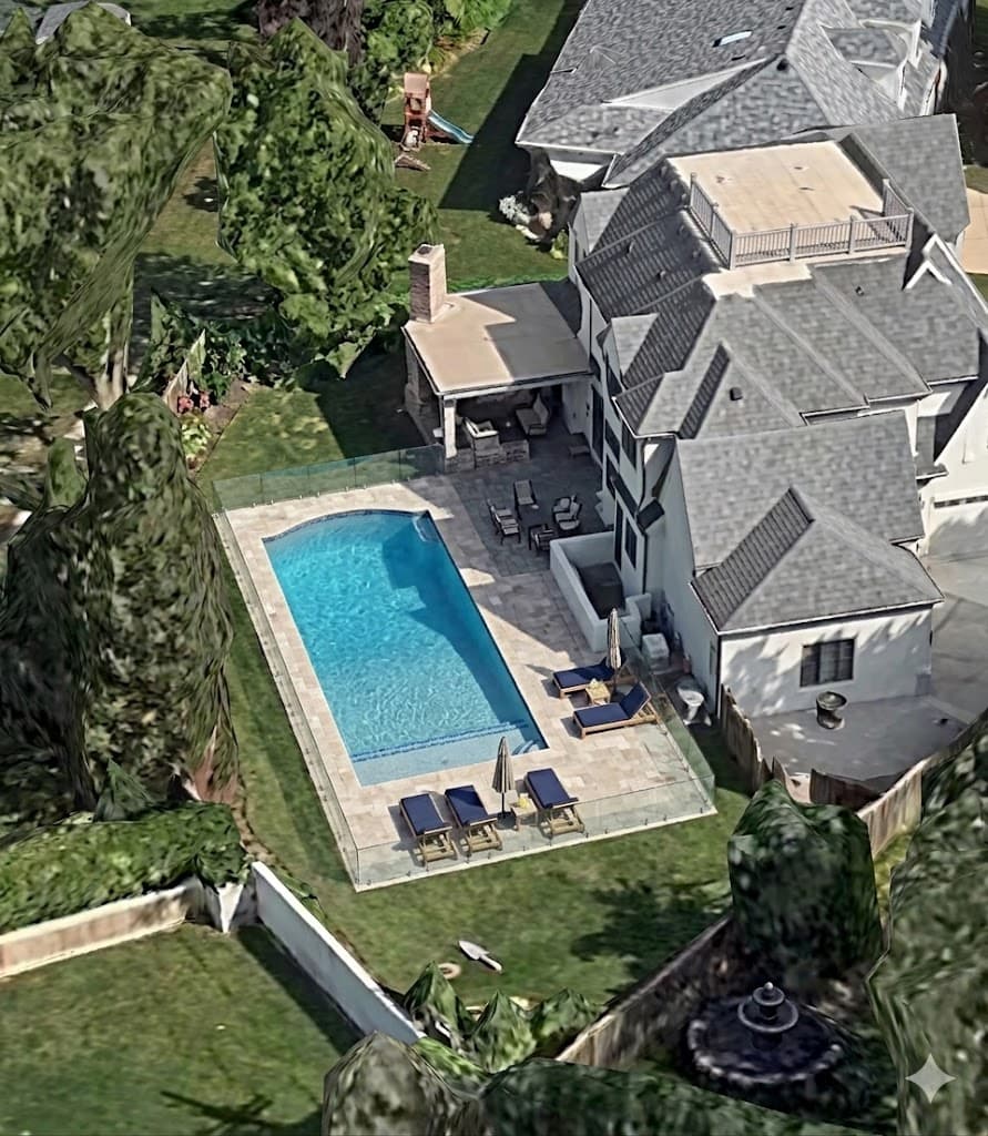 Pool · 412 Crestwood